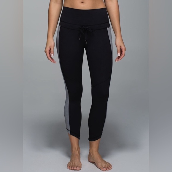 Lululemon Retreat 7/8 Pant Black / Heathered Slate size 4  leggings black logo - Picture 15 of 15